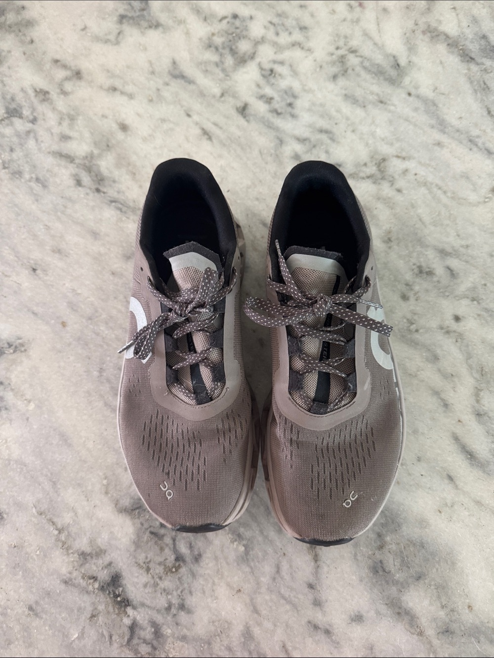 Cloudtec On Running Women's Gray Sneakers with White Accent